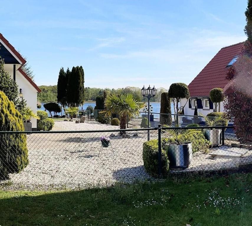 Freistehendes Ferienhaus Am See Naehe Roermond Heel Exterior photo
